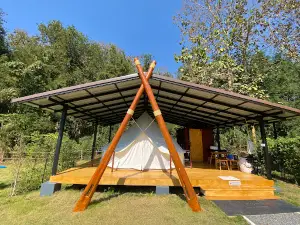 Baan Rai Lake View บ้านไร่เลควิว จุดกางเต้นท์ ร้านกาแฟ The coffee shop with beautiful landscape and gorgeous mountain views which include a large scenic lake, outdoor spaces for camping experience with the natural surroundings and outdoor activities.