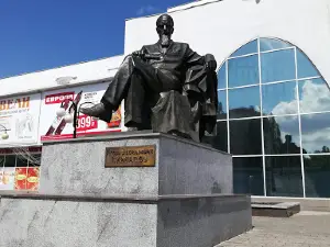 Pamyatnik I.v. Kurchatovu