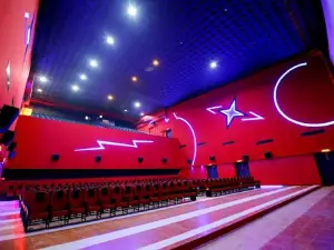 MOVIEMAX CIRCLE