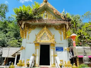 Wat Khiriwong (Wat Nam Tok)