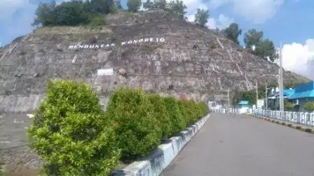 Hotel dekat Bendungan Wonorejo
