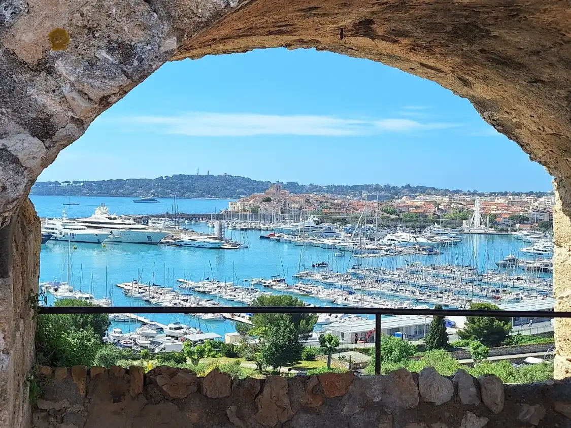 Hotels near Le Fort Carre