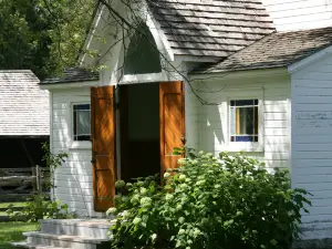 Lang Pioneer Village Museum