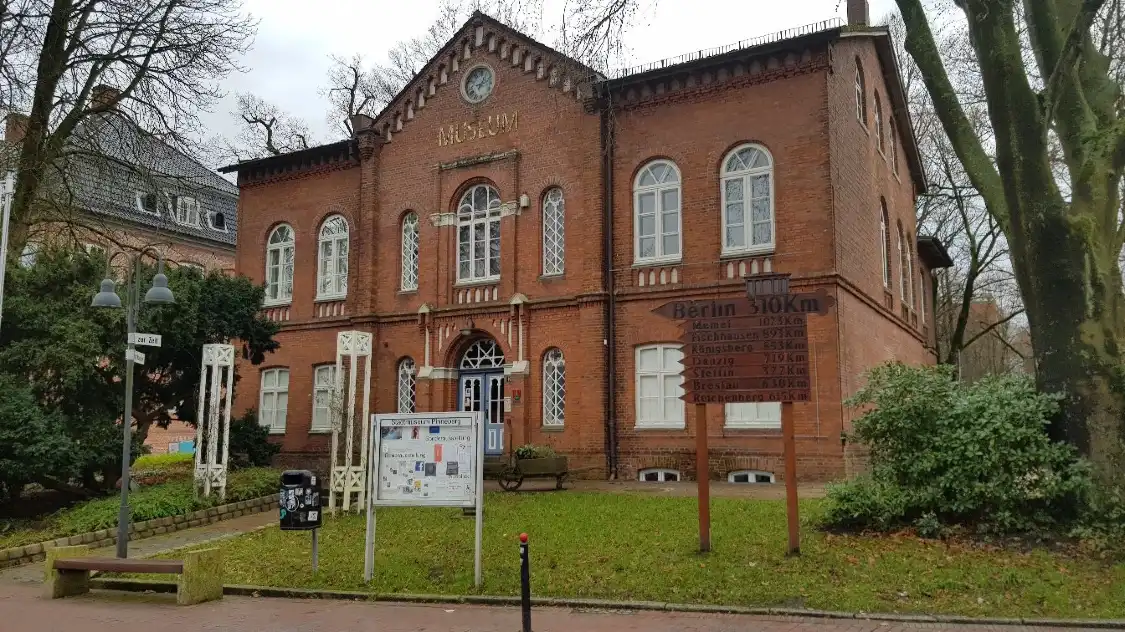 Hotels near Pinneberg Museum