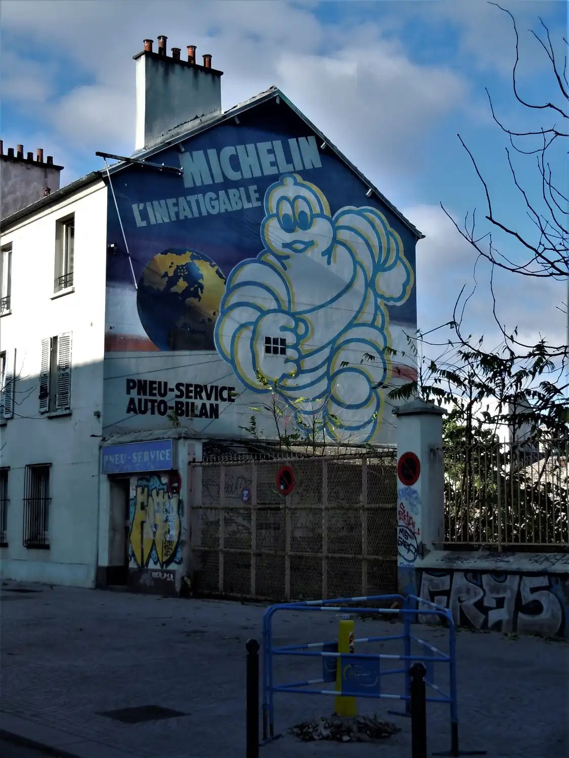Hotels near Fresque Bibendum Michelin