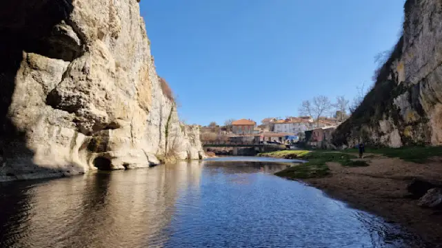 Puente Natural de Puentedey