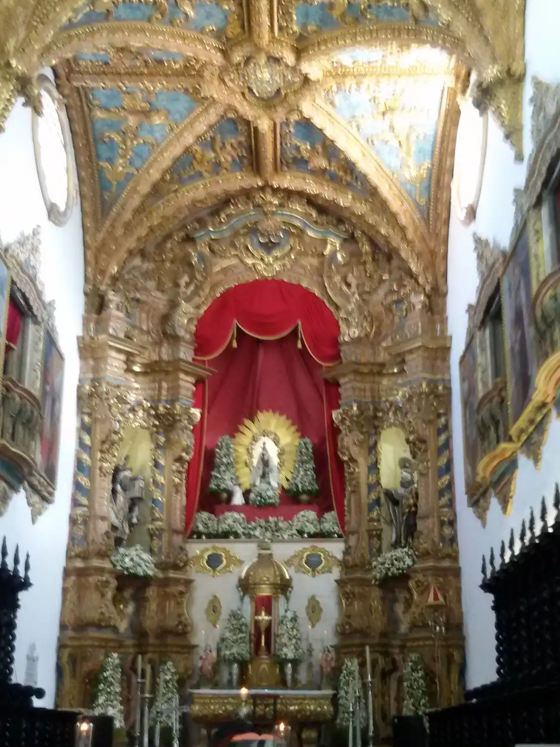 Отели рядом с достопримечательностью «Basilica and Convent of Nossa Senhora do Carmo»