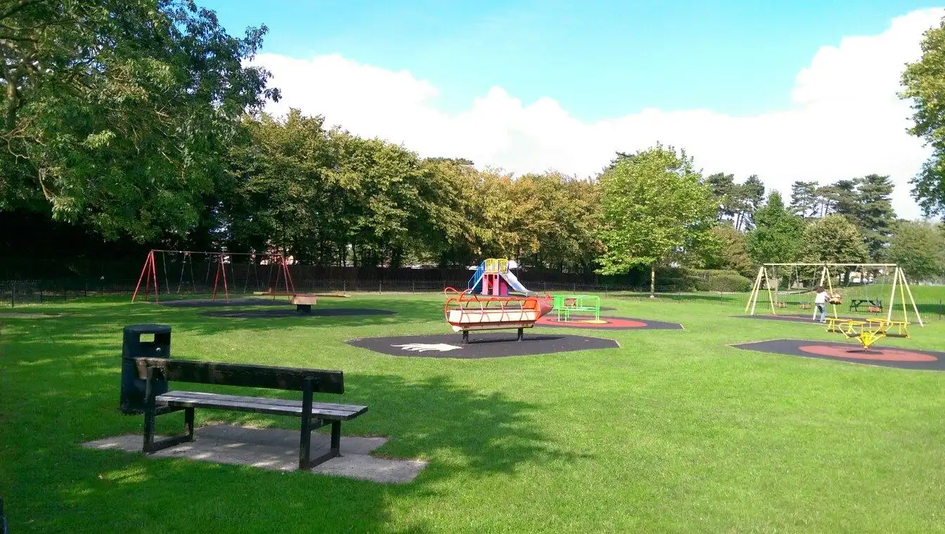 Hotels near Garth Park