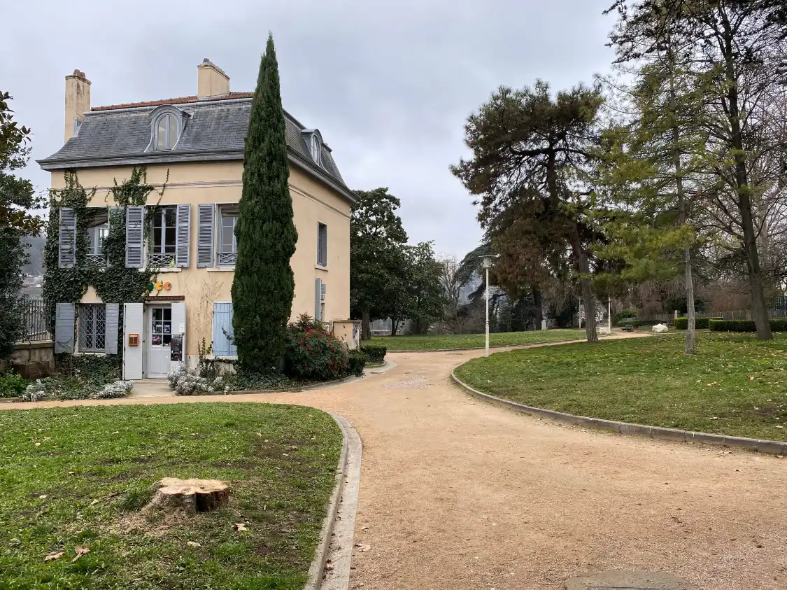 Hotels near Le Jardin Des Chartreux
