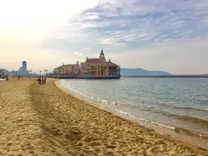 Momochi Seaside Park