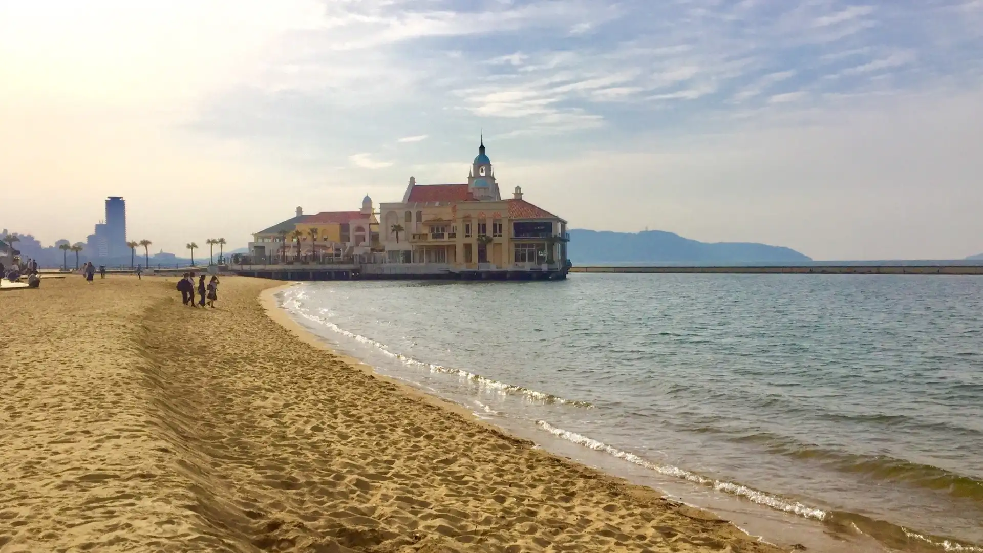 Hotels near Momochi Seaside Park