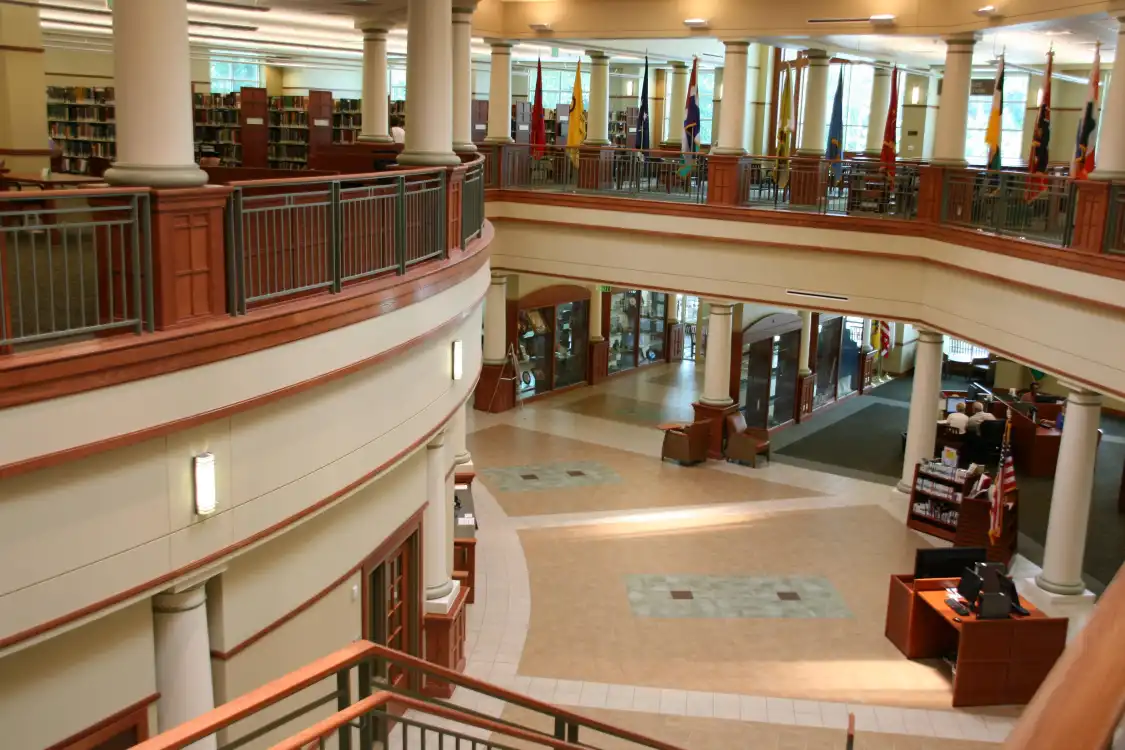 Các khách sạn gần Midwest Genealogy Center