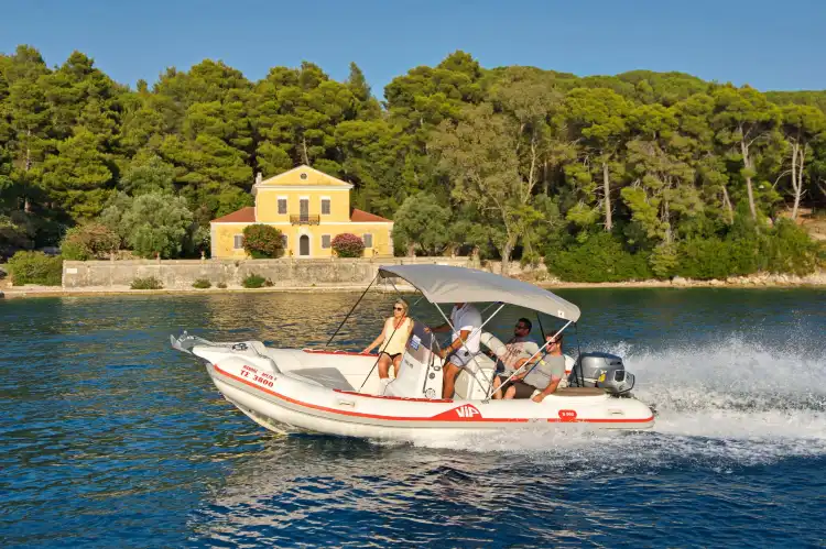 Hotels in der Nähe von Pipis Boats