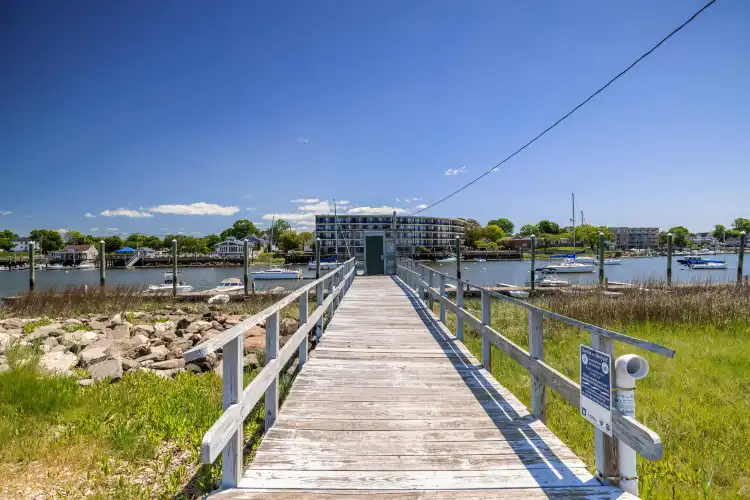 Hotels near Veteran's Memorial Park and Marina