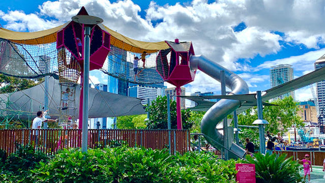 Riverside Green Playground