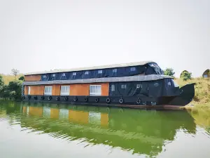 The Backwoods Emerald Resort