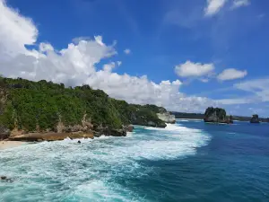 Pantai Watu Malandong