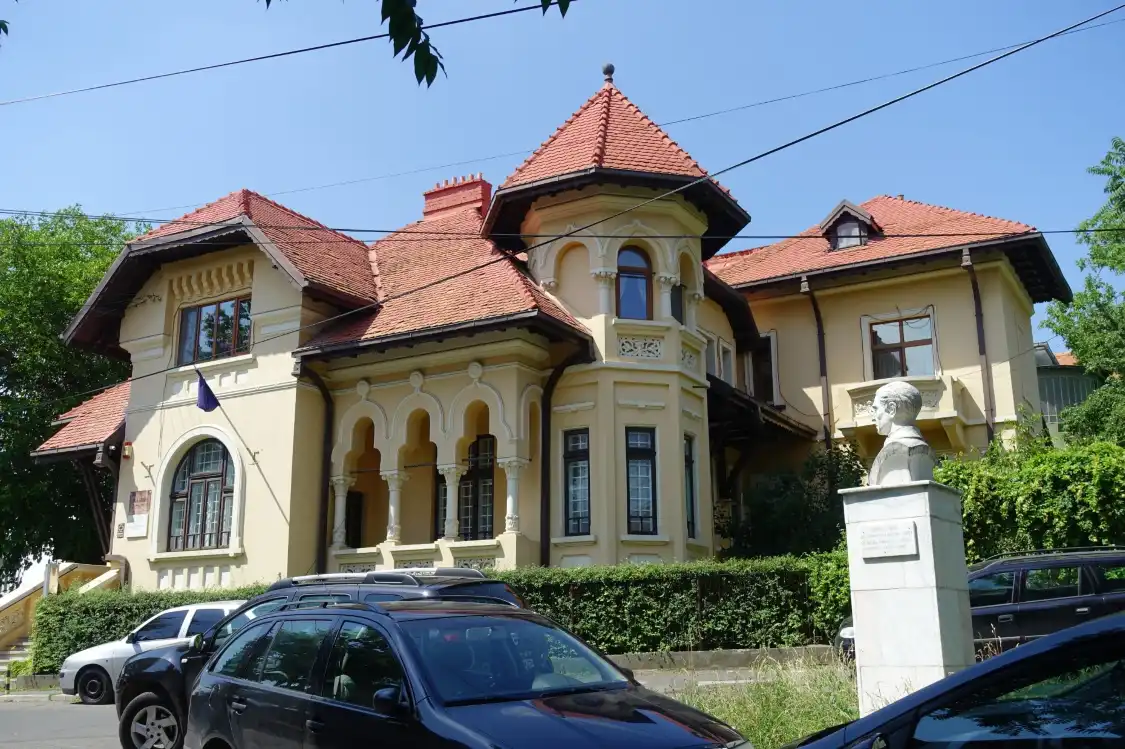 Hotels near 'Mihai Codreanu' Memorial House - 'the Sonnet Villa'