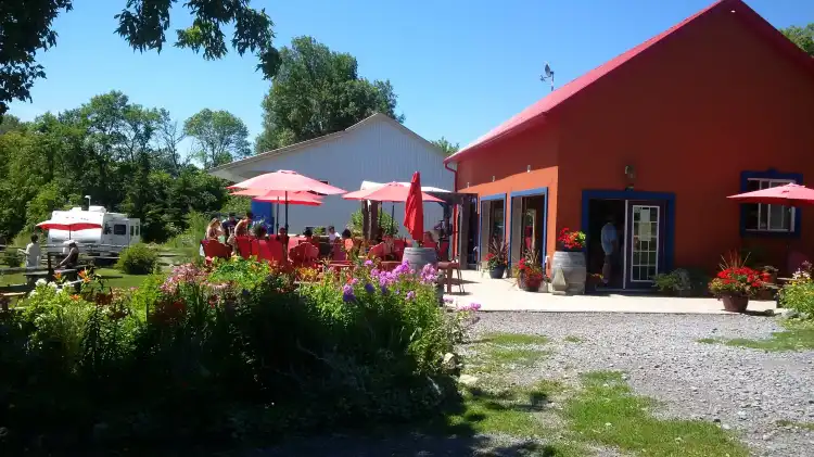 Hotels near Three Dog Winery