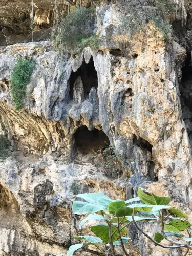 Teeq Cave and Tawi Ateer Sinkhole