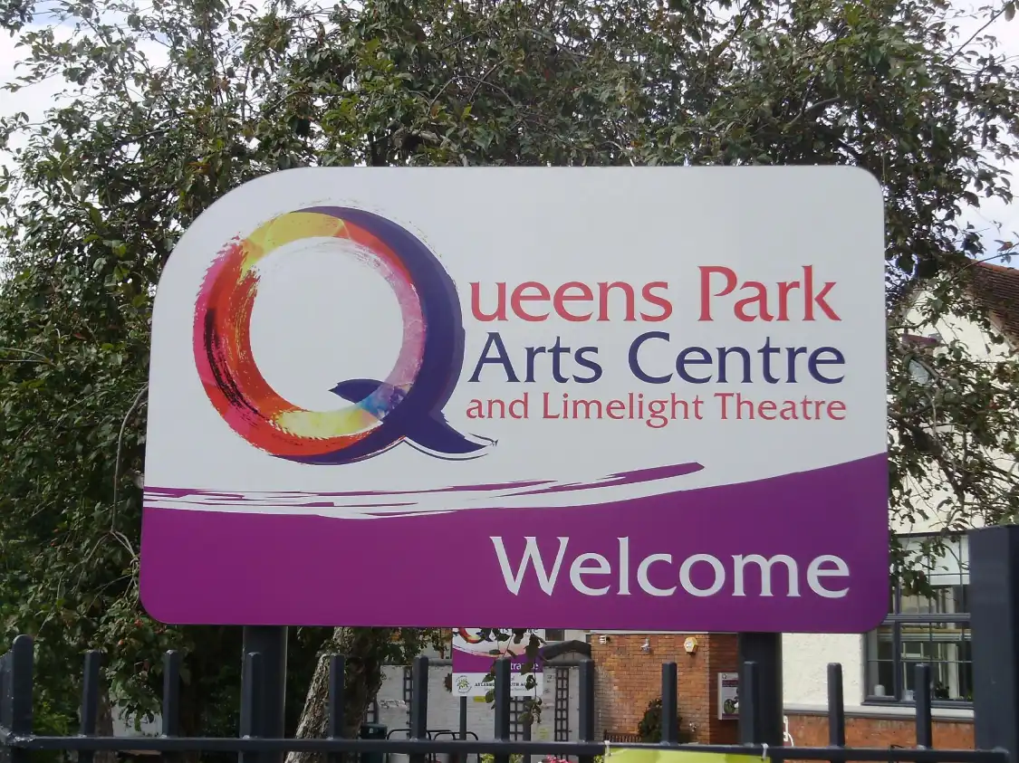 Hotels near Queens Park Arts Centre