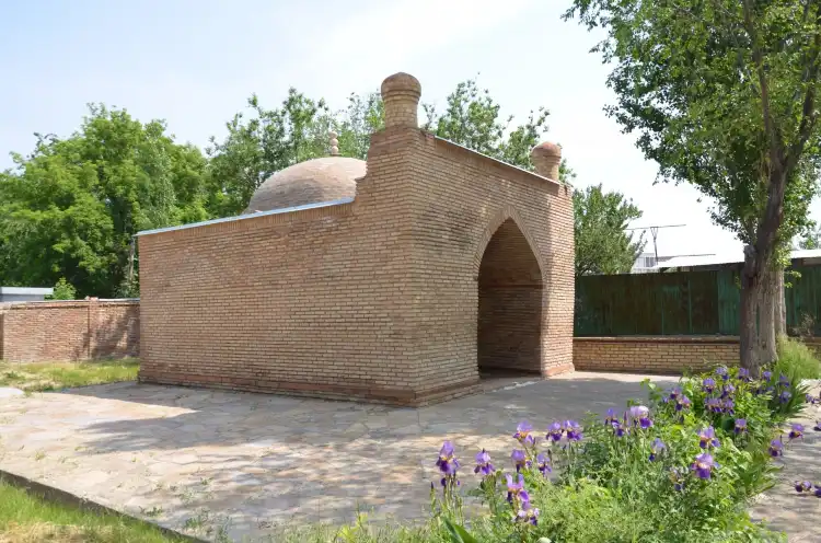 Hotels near Mausoleum Dautbeka