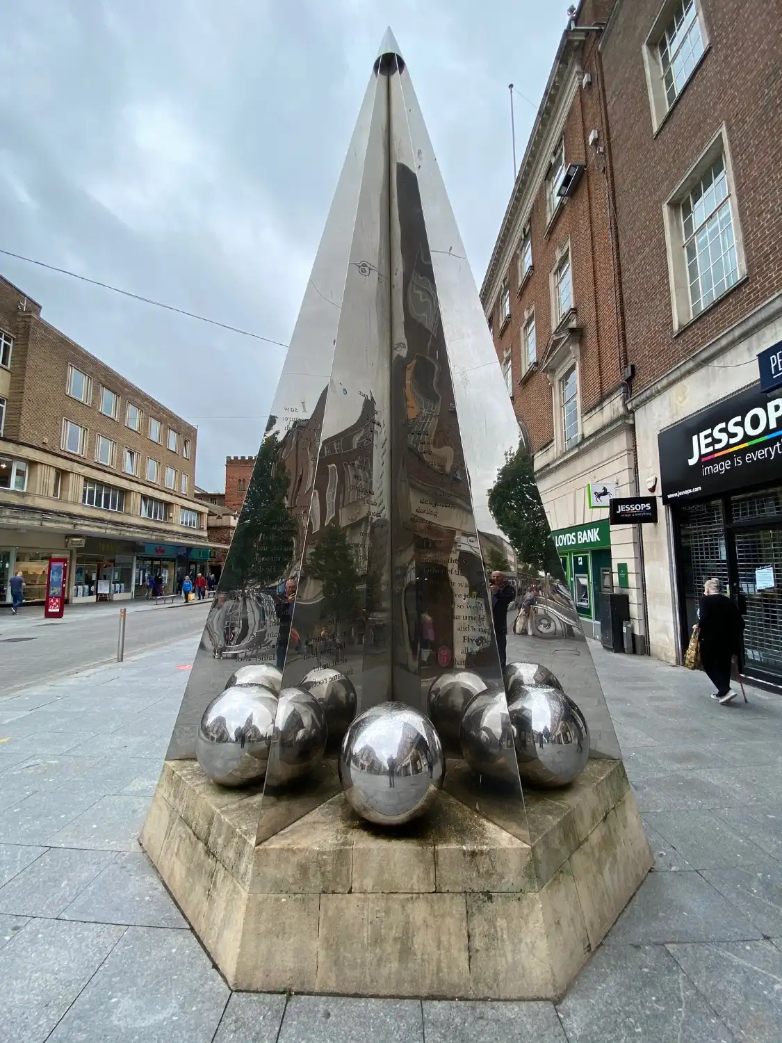 Hotels near Exeter Riddle Sculpture
