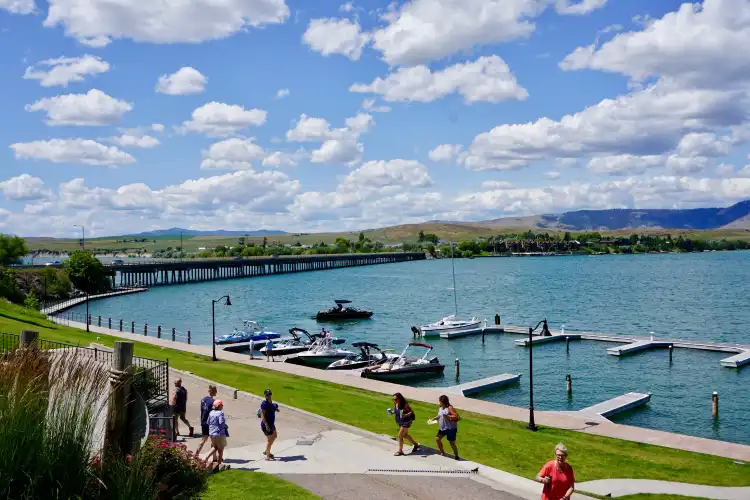 Hotels near Sacajawea Park