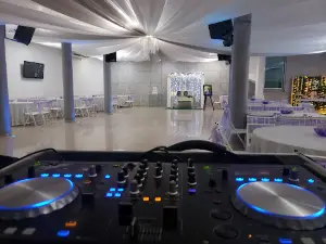 Salon Ashlujo