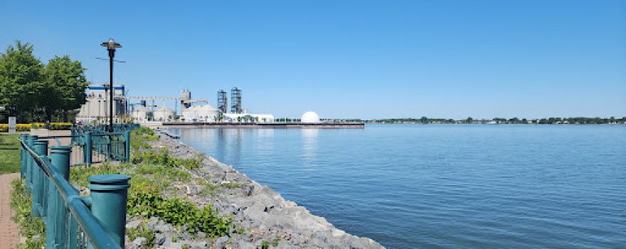 Regard-sur-le-Fleuve Park