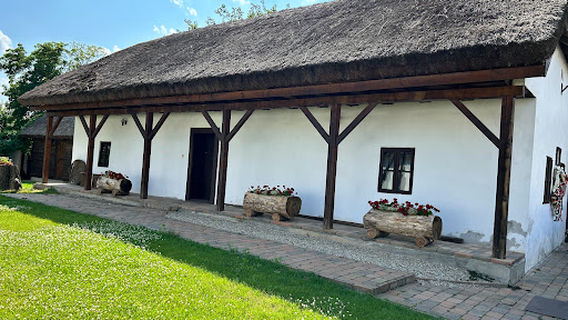 Home Memorial "Arany Janos"