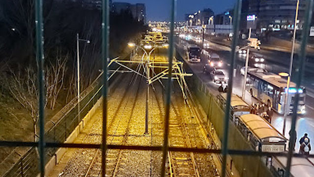 Şirinevler Meydanı Atatürk Anıtı