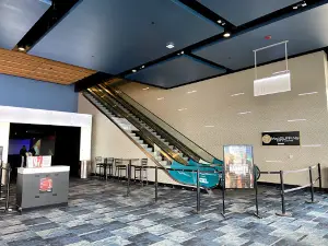 AMC DINE-IN Prairiefire 17