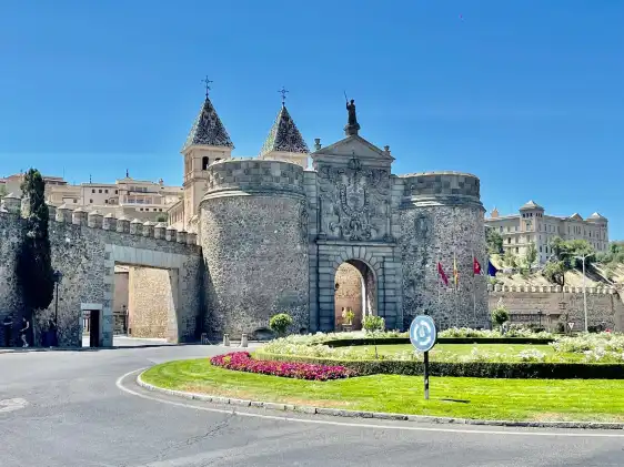 プエルタデビサグラ周辺のホテル