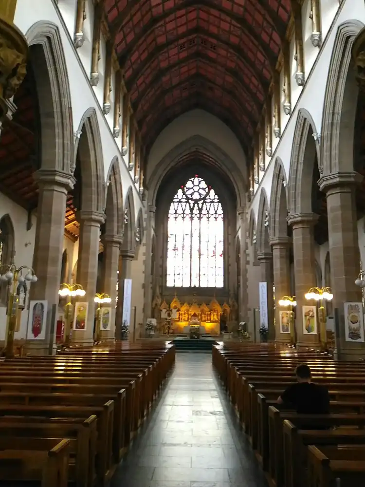 Các khách sạn gần St. Eugene's Cathedral
