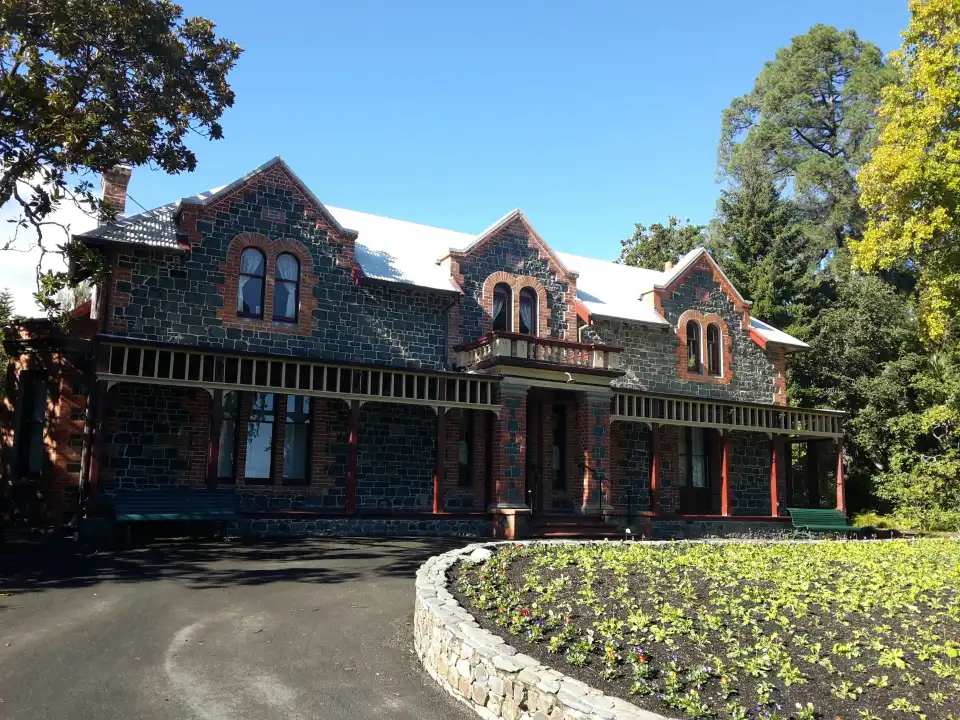 2_Isel House