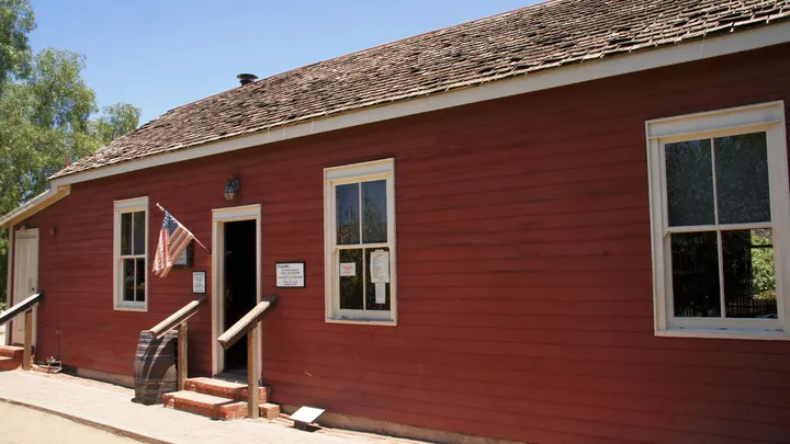 5_Mason Street Schoolhouse