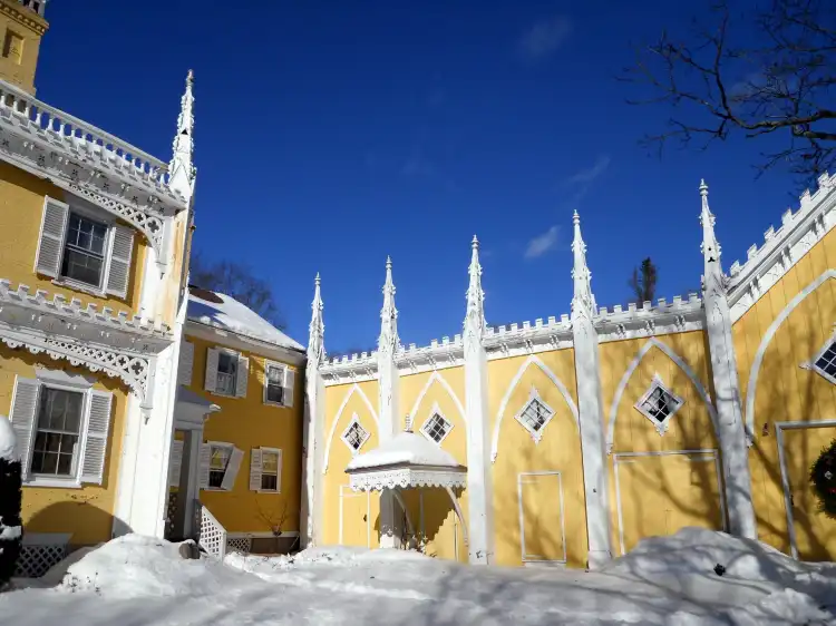 Hotels near Wedding Cake House