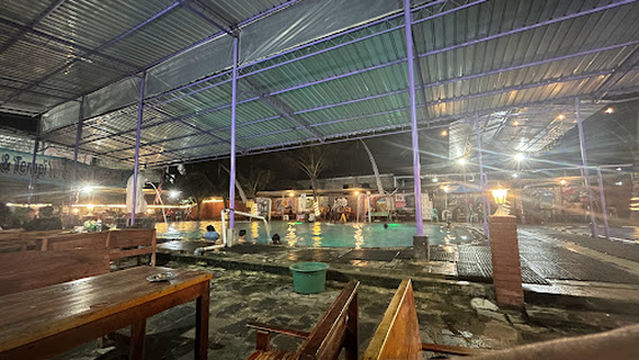 Pemandian air hangat Tirta Madu Barokah