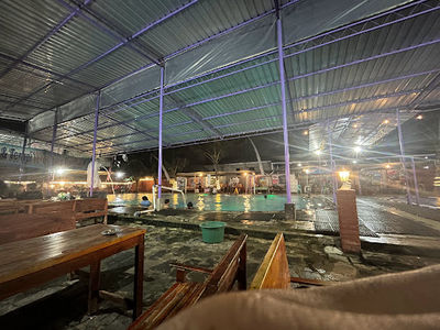 Pemandian air hangat Tirta Madu Barokah