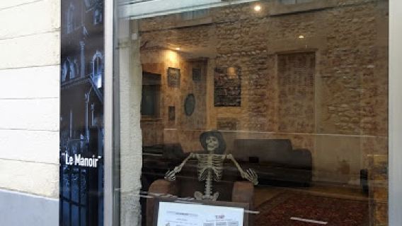 CLOSED ESCAPE GAME