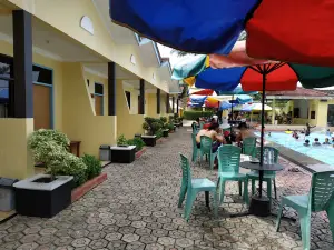 Kolam Renang Hotel Aksi Desa Kace Timur