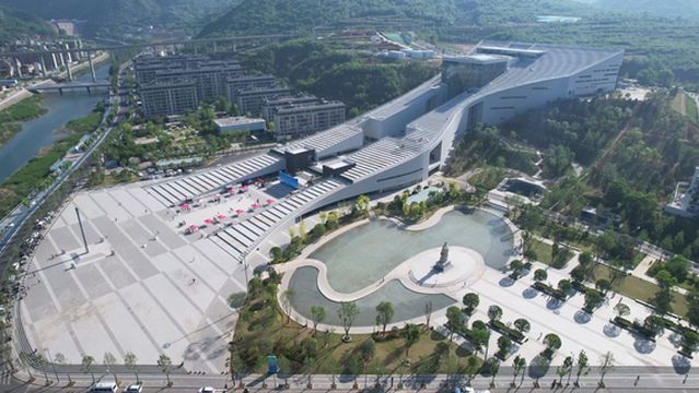 Qinling Museum Square