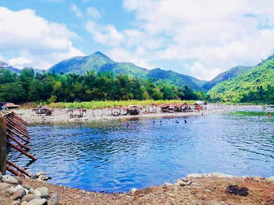 Tinipak River and Rock Formation