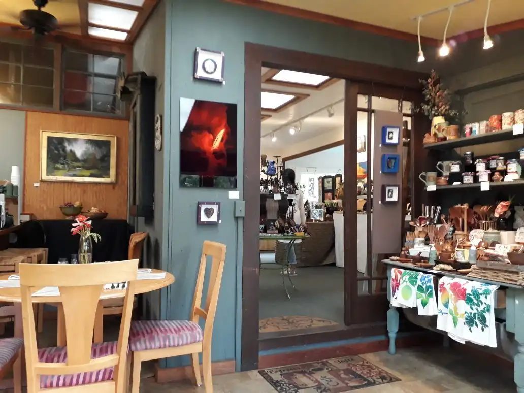 Hotels near Volcano Garden Arts