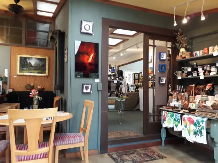 Hotels near Volcano Garden Arts