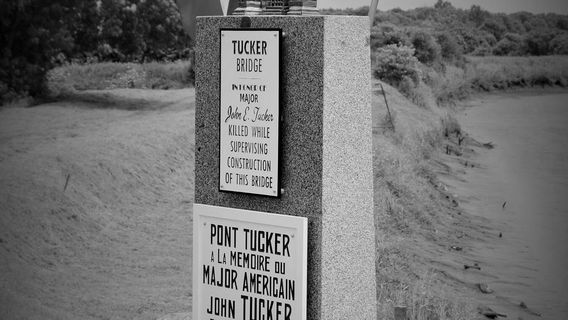 Monument John E. Tucker
