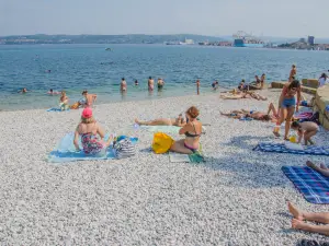 Zusterna Beach