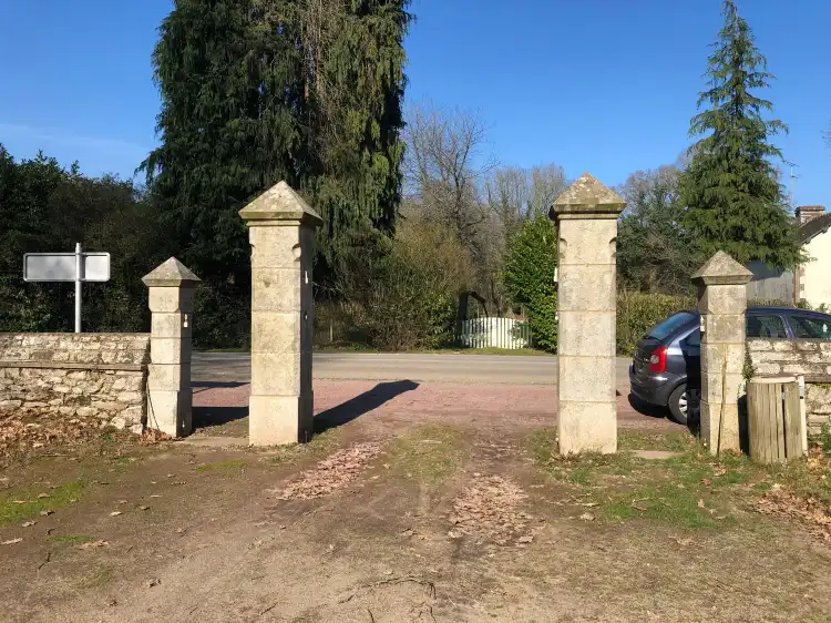 Hôtels à proximité de : Écluse de Clan 33