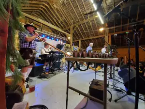 Amana Festhalle Barn